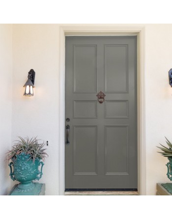 Puerta pintada con titanlux gris arena