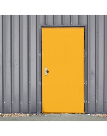Puerta pintada antioxido amarillo